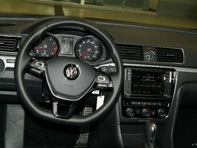 2017 Volkswagen Passat 1.8T R-Line 4dr Sedan